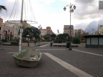 La piazza principale di Torre a Mare
